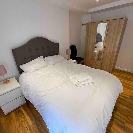 Comfortable 1 Bedroom And Double Sofa Bed Flat London Exterior foto
