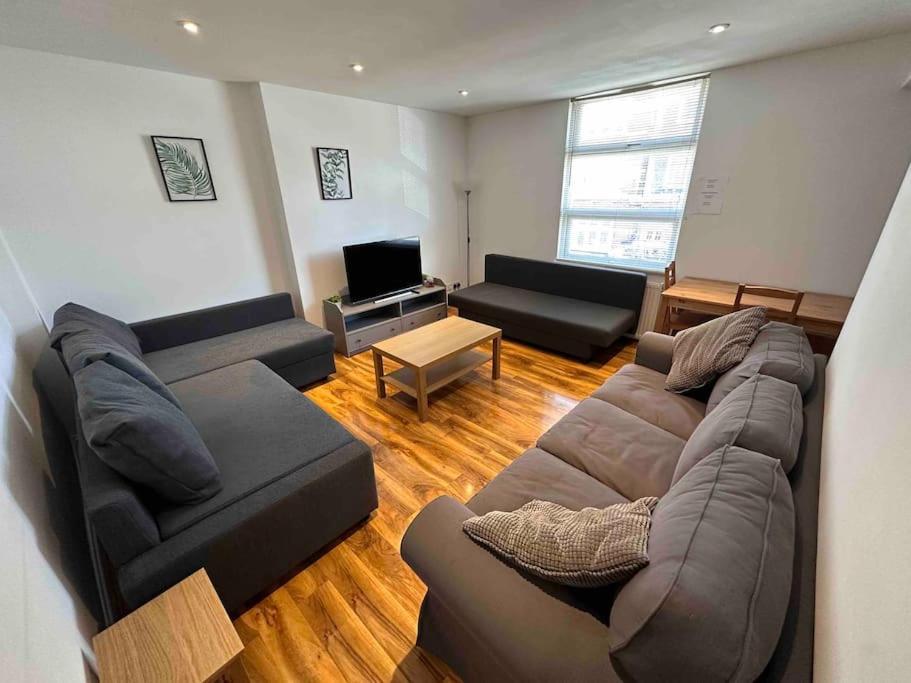 Comfortable 1 Bedroom And Double Sofa Bed Flat London Exterior foto