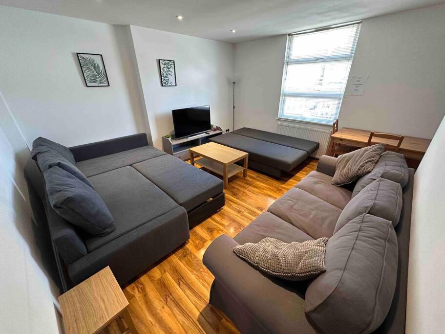 Comfortable 1 Bedroom And Double Sofa Bed Flat London Exterior foto