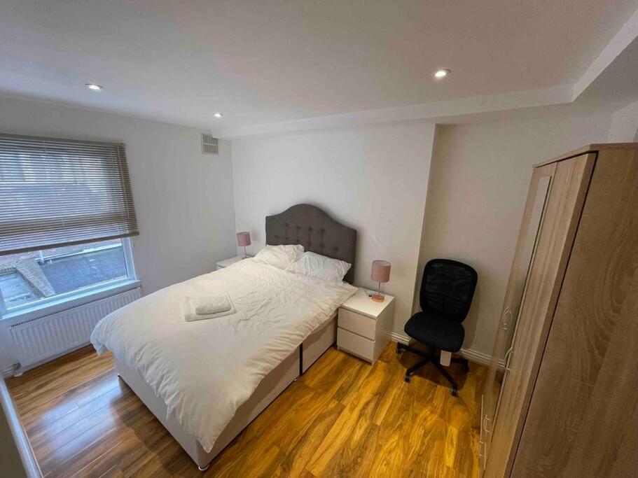 Comfortable 1 Bedroom And Double Sofa Bed Flat London Exterior foto